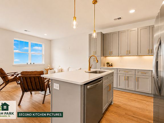4th image of 168 High Park Cir