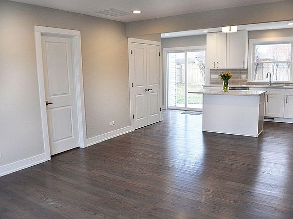 3rd image of 4020 W 106th Pl