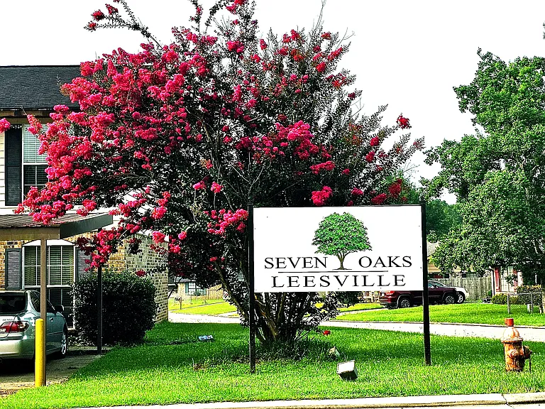 Seven Oaks — Photo 1