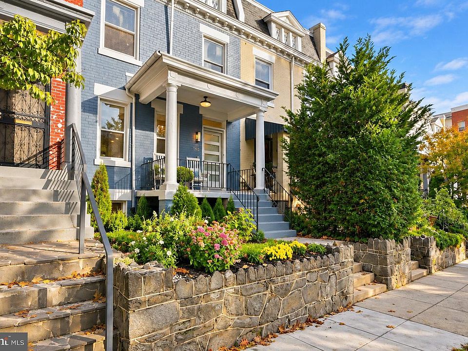 1st image of 1931 1st St NE