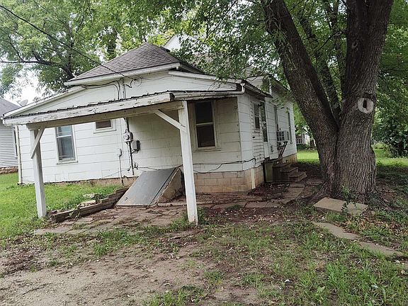 3rd image of 609 Westridge Rd