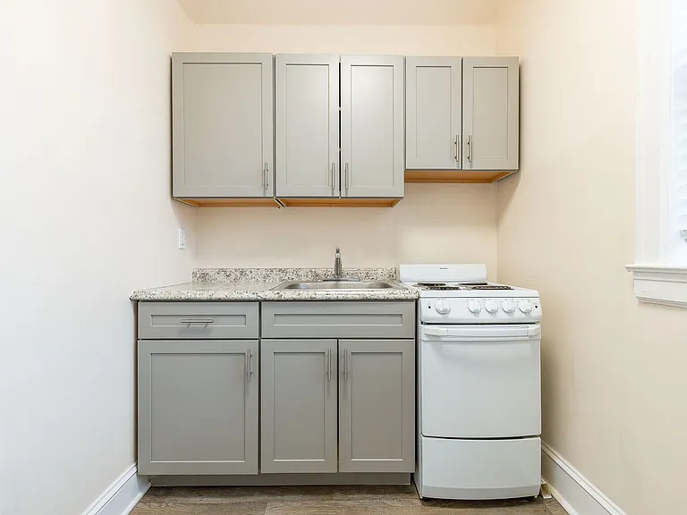 Lexington Apartments — Photo 6