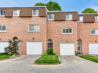 121 Centennial Rd #6, Toronto, ON M1C 1Z7