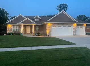382 Fieldstone Cir, Marion, IA