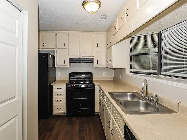 8194 Canyon Forge Dr — Photo 7