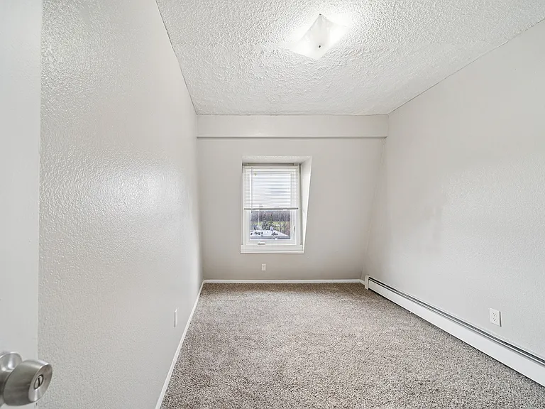 Kings Court — Photo 16
