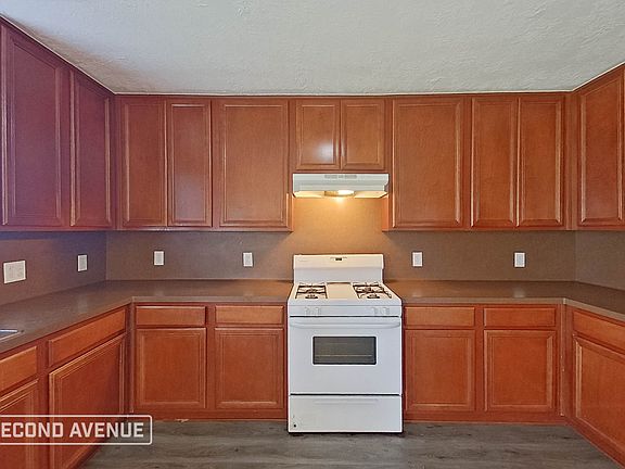 5th image of 8003 Sanders Glen Ln