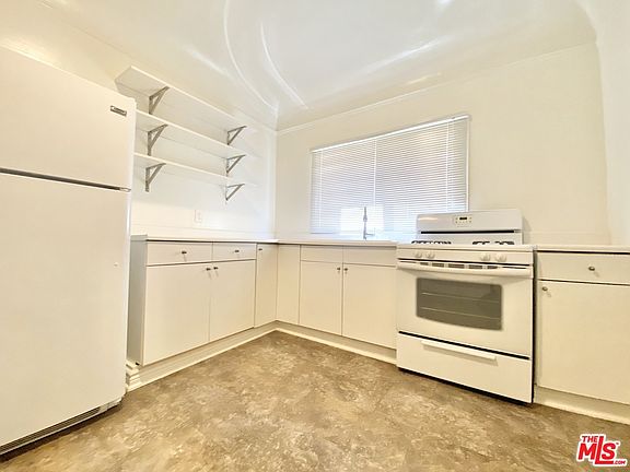 4th image of 428 N Curson Ave #1A