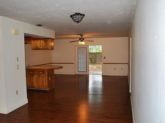 5th image of 9429 Fruitland Ave