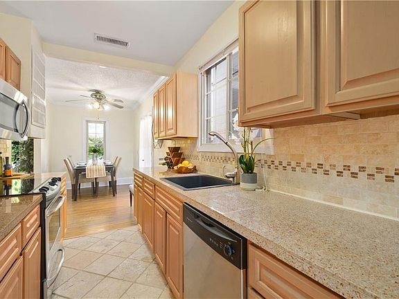 4th image of 443 Shine Ave #2/1