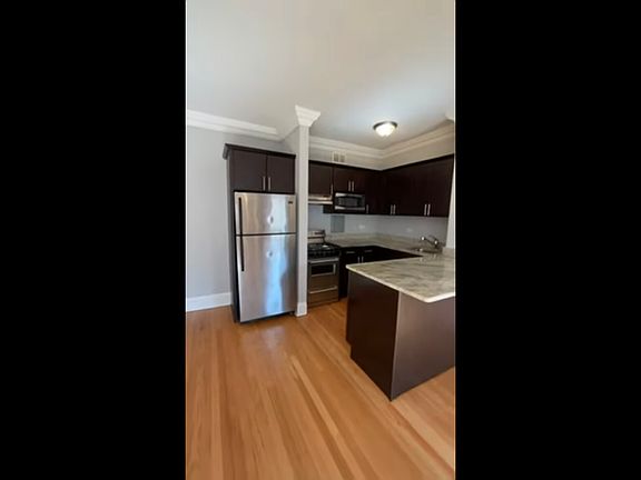 4th image of 401-411 W Fullerton Ave #401-209E