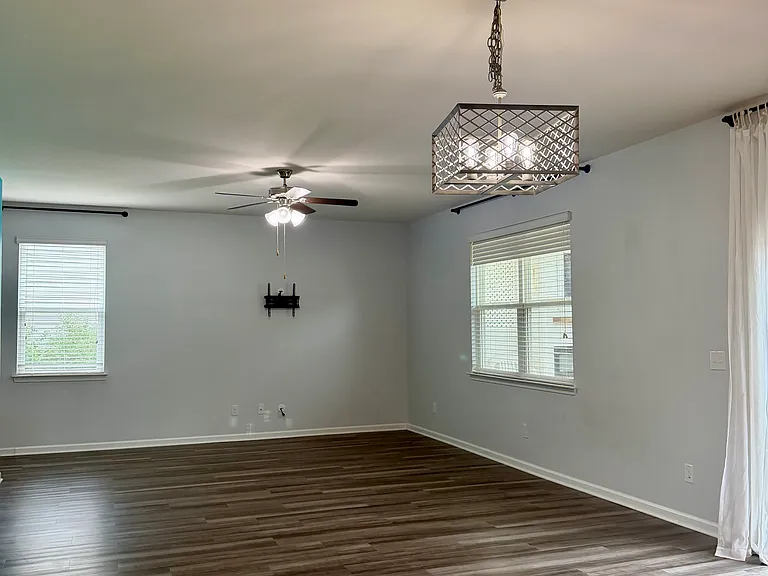 74 Parkside Dr — Photo 3