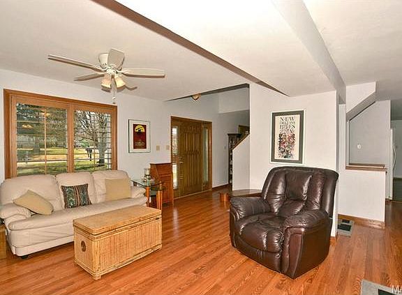 3rd image of 4820 Oakbrier Dr