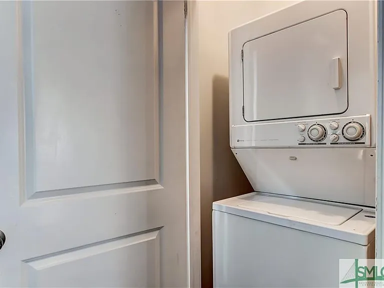525 E Gaston St — Photo 13