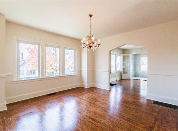 2nd image of 5762 Glengate Ln