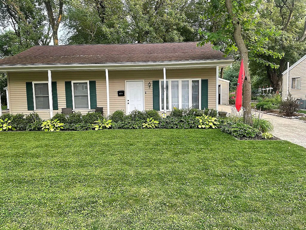 905 Green Ave photo 1