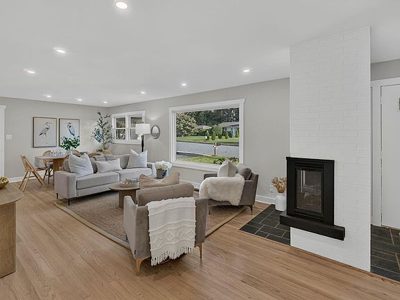 5th image of 1304 Lester Dr