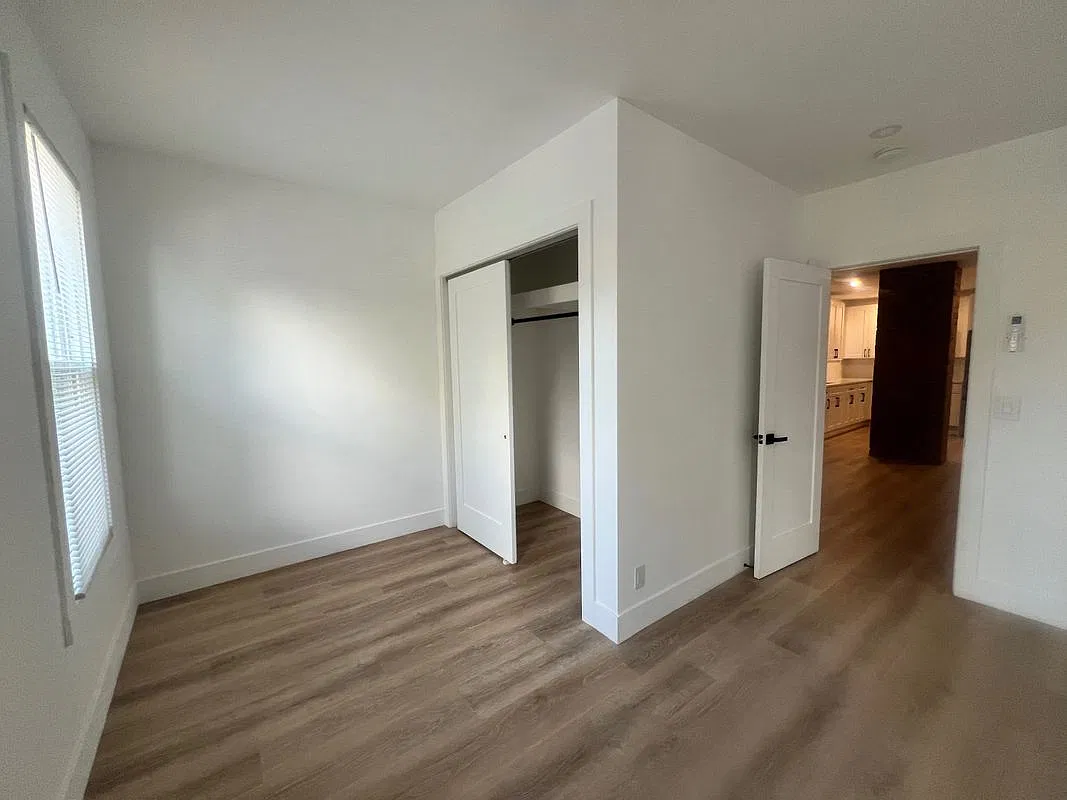 3 bed, 1.0 bath, 1000 sqft, $2,100 — Photo 3