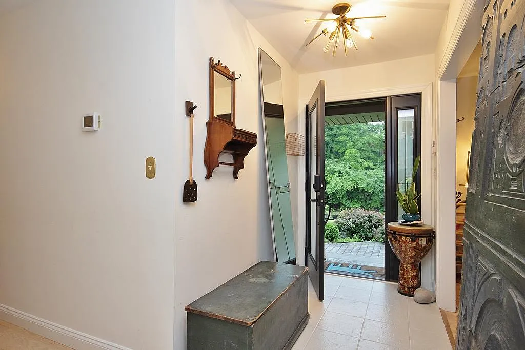 4 bed, 2774 sqft, $4,500 — Photo 2
