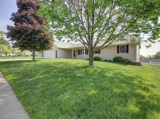 2809 N 12th St, Clinton, IA 52732
