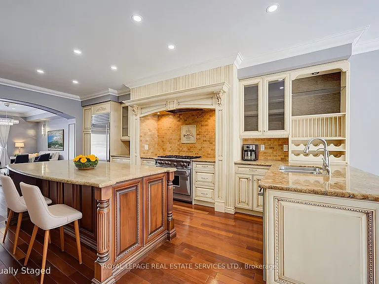 115 Saint Lawrence Dr — Photo 5