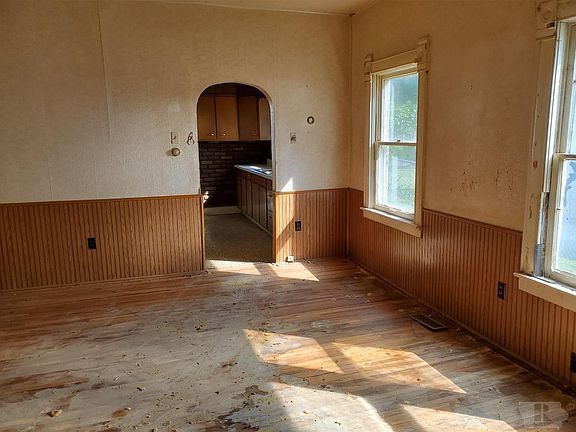 5th image of 138 Fairview Ave