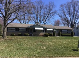 8121 Burgess Lake Dr, Poland, OH