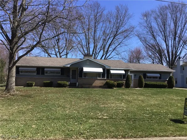 8121 Burgess Lake Dr, Poland, OH 44514