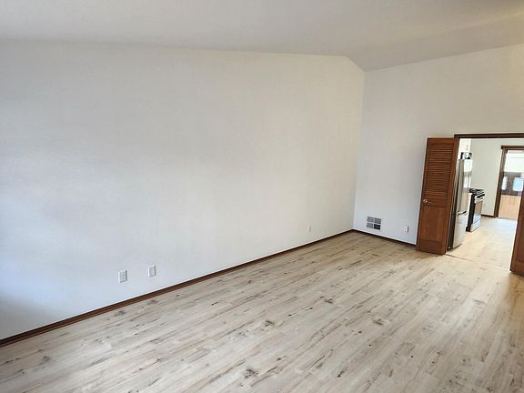 4th image of 2218 Yorktowne Dr
