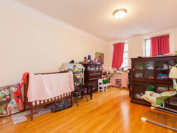 3rd image of 910 W End Ave APT 4B