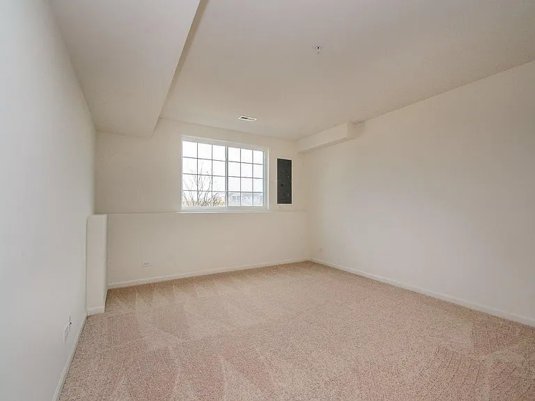 1462 Manning Ave — Photo 3