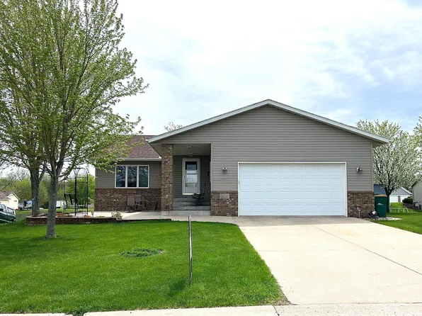 303 Fischer St NW, Montgomery, MN 56069