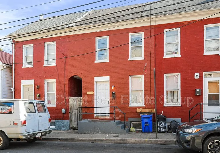 118 S Locust St — Photo 2