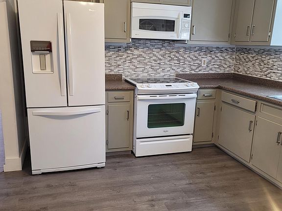 5th image of 100 E Park Ave APT 1