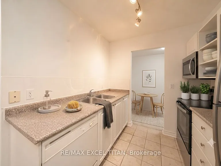 1401 Dupont St #115 — Photo 5