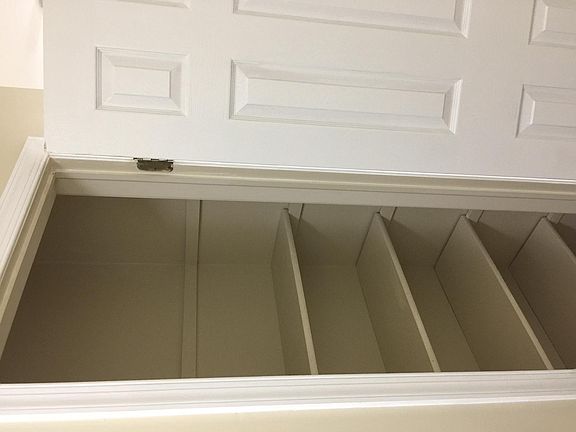EXTRA CLOSET