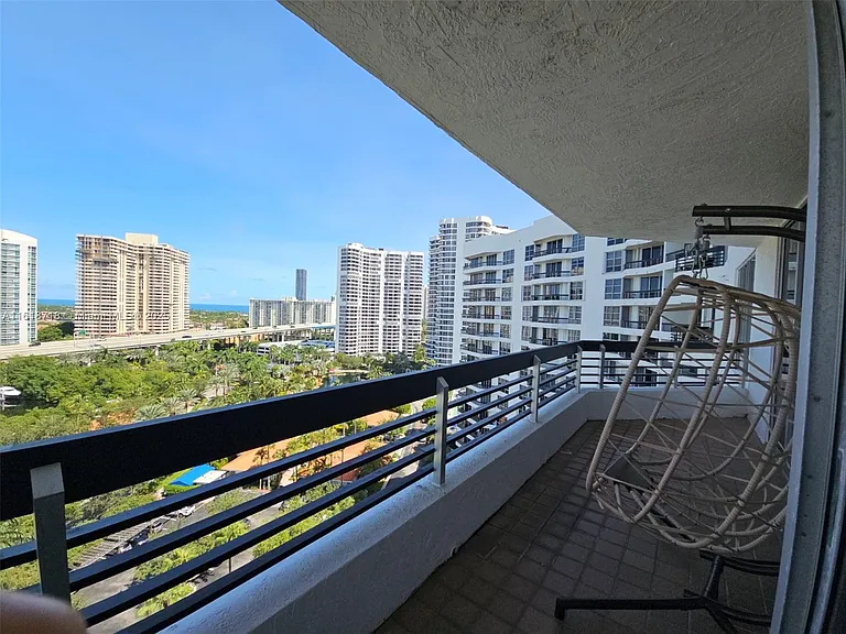 3600 Mystic Pointe Dr #1607 — Photo 25