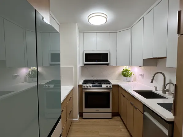 333 Pearl Street 26F image 1 of 12
