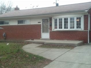 16781 May Ave, Eastpointe, MI 48021