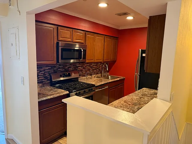 2 bed, 1020 sqft, $2,500 — Photo 4