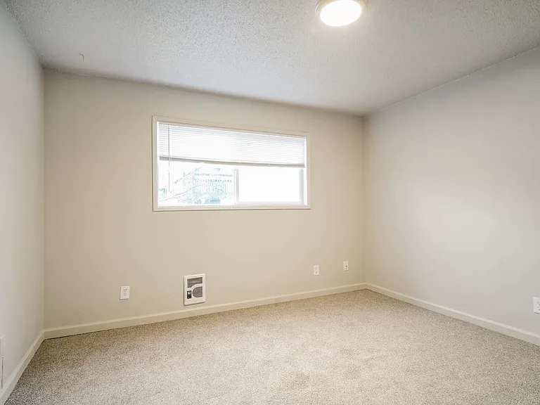 Willow Lake Apartments — Photo 18
