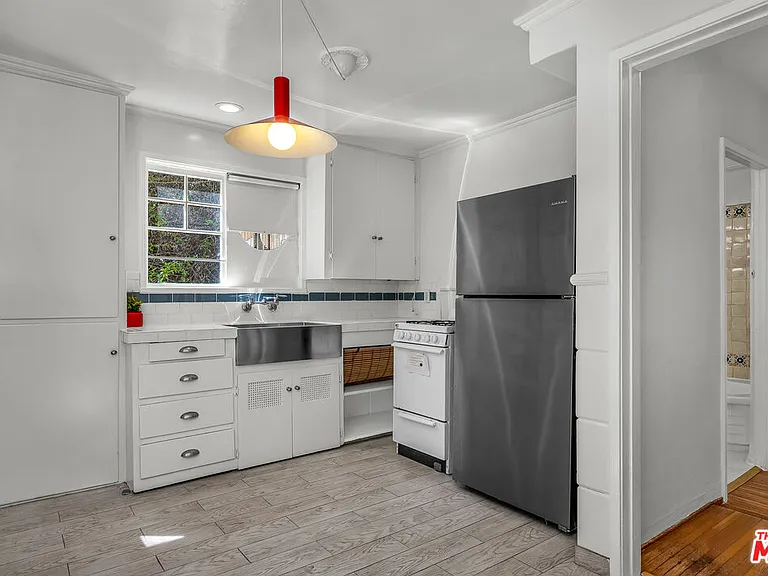 2119 Kress St — Photo 3