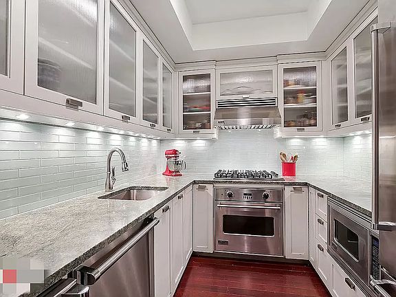 4th image of 2628 Broadway APT 6B