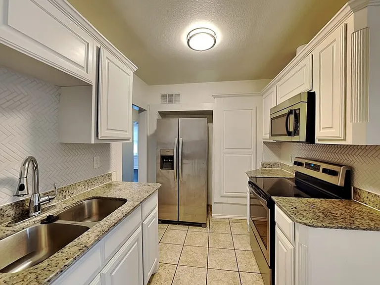2911 Ryan Ave — Photo 4