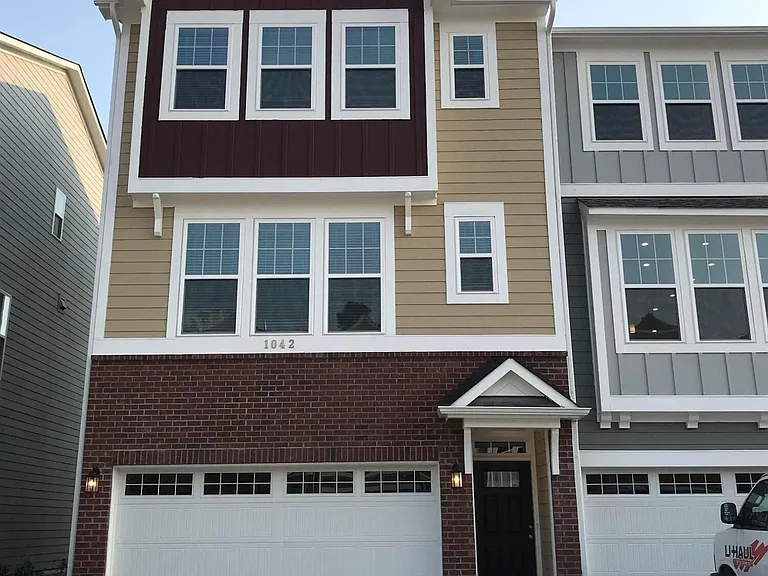 1042 Commack Dr — Photo 1