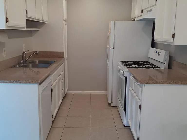 20543 S Vermont Ave #7 — Photo 35