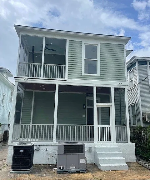 718 E Henry St — Photo 2