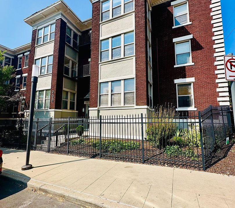 1st image of 200 E 43rd St APT 204