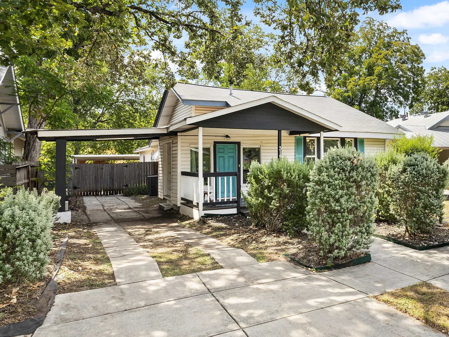 4 bed, 1838 sqft, $3,200 — Photo 2