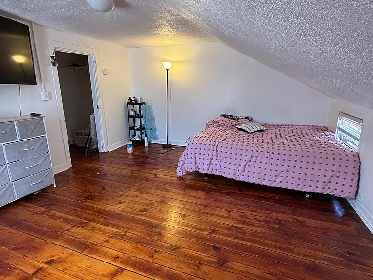 4448 Mitchell St — Photo 15